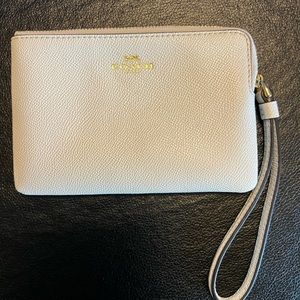 Coach creamy winter white clutch in great condition